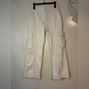 Abercrombie and Fitch off white woman’s cargo pants size 4 SHORT straight leg90s